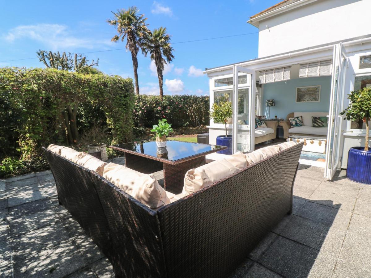 Burrow House Villa Par Exterior photo