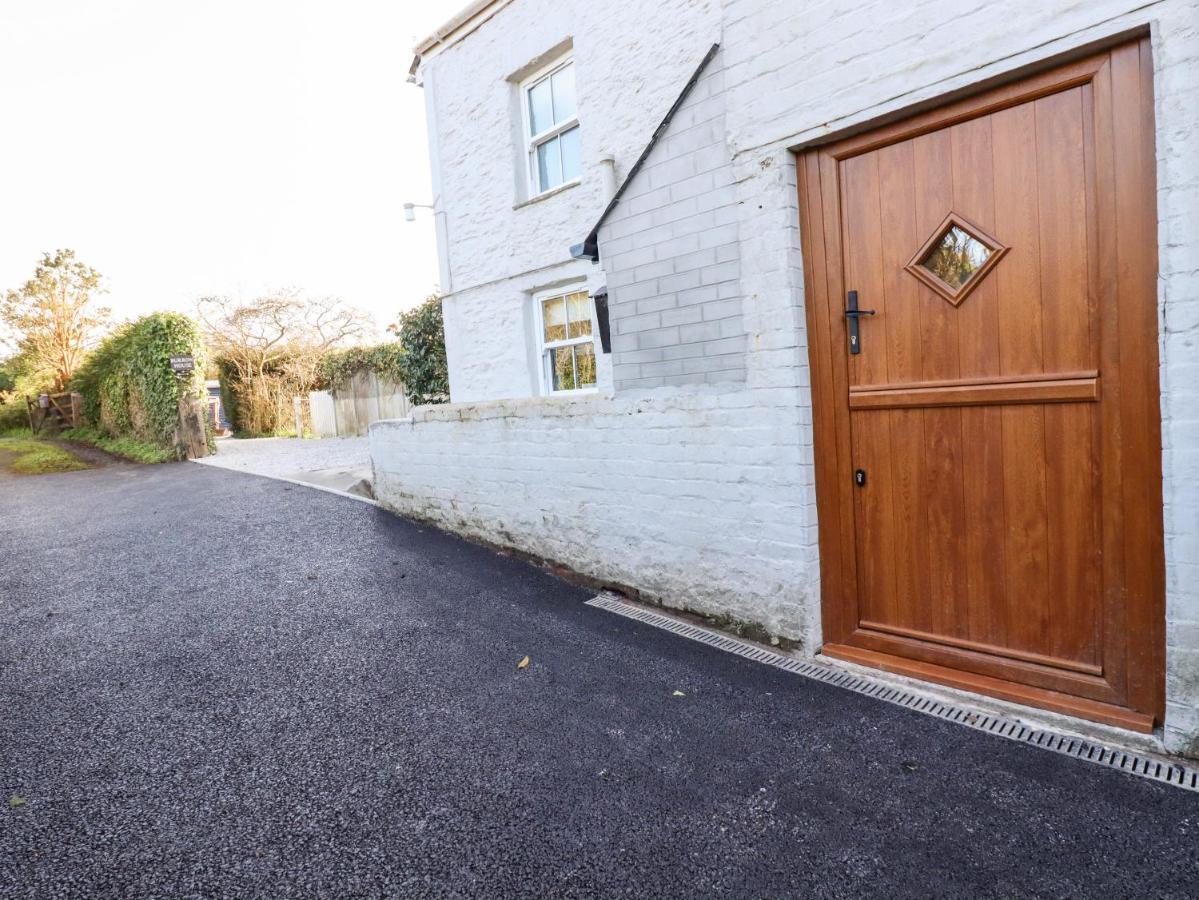 Burrow House Villa Par Exterior photo